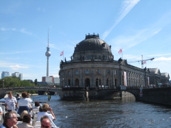Berlin mit Mittagessen und Stadtrundfahrt